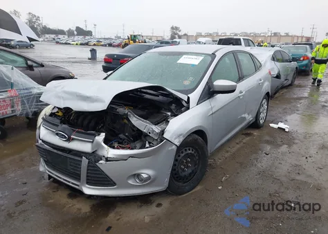 2012 Ford Focus Se z USA, uszkodzony, nr VIN 1FAHP3F27CL217403